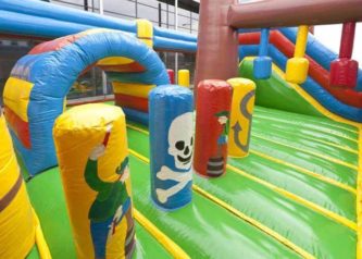 Hoppeborg MultiPlay Piratskib med pop-up & rutschebane - Image 4